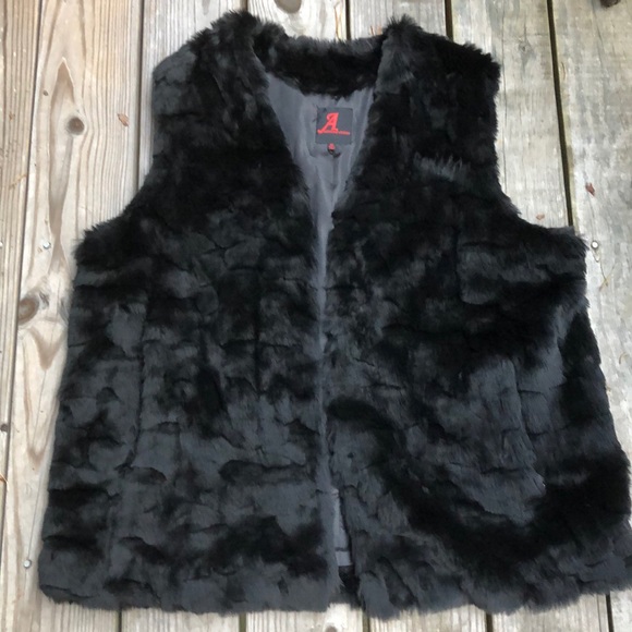 Adrienne Landau Jackets & Blazers - Adrienne Landau Black Faux Fur Sleeveless Vest